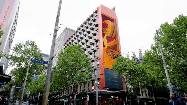 Jarlsberg Cheese 3D Billboard Advertising <b>Creativa</b>