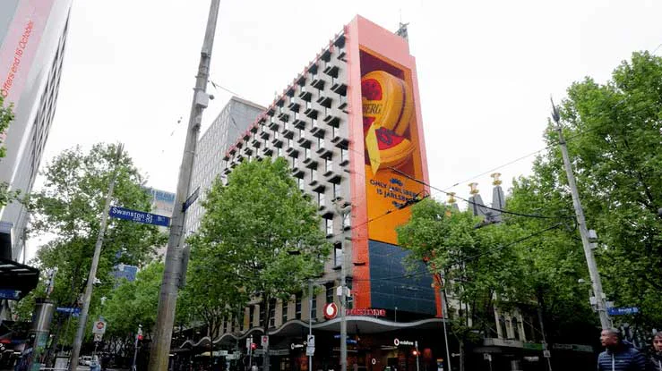 Jarlsberg Cheese 3D Billboard Advertising <b>Creativa</b>